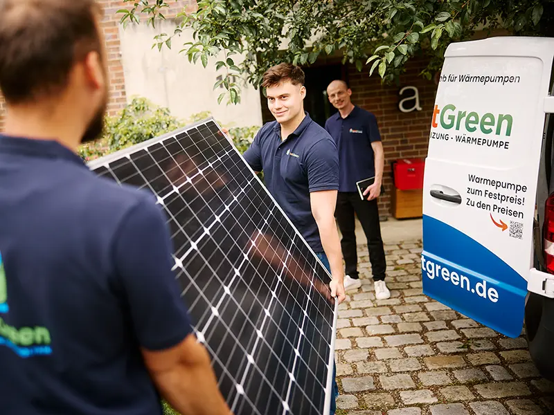 HeatGreen – Elektroteam Photovoltaik HeatGreen GmbH – Photovoltaik und Elektroteam bei der Arbeit